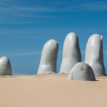Charla sobre la escultura emblemática de Punta del Este