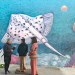 Un nuevo mural en La Pastora embellece el barrio