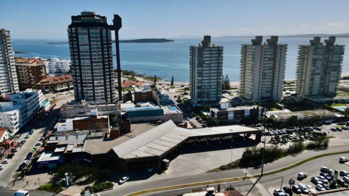 Transformación de la Terminal de Punta del Este según Abella